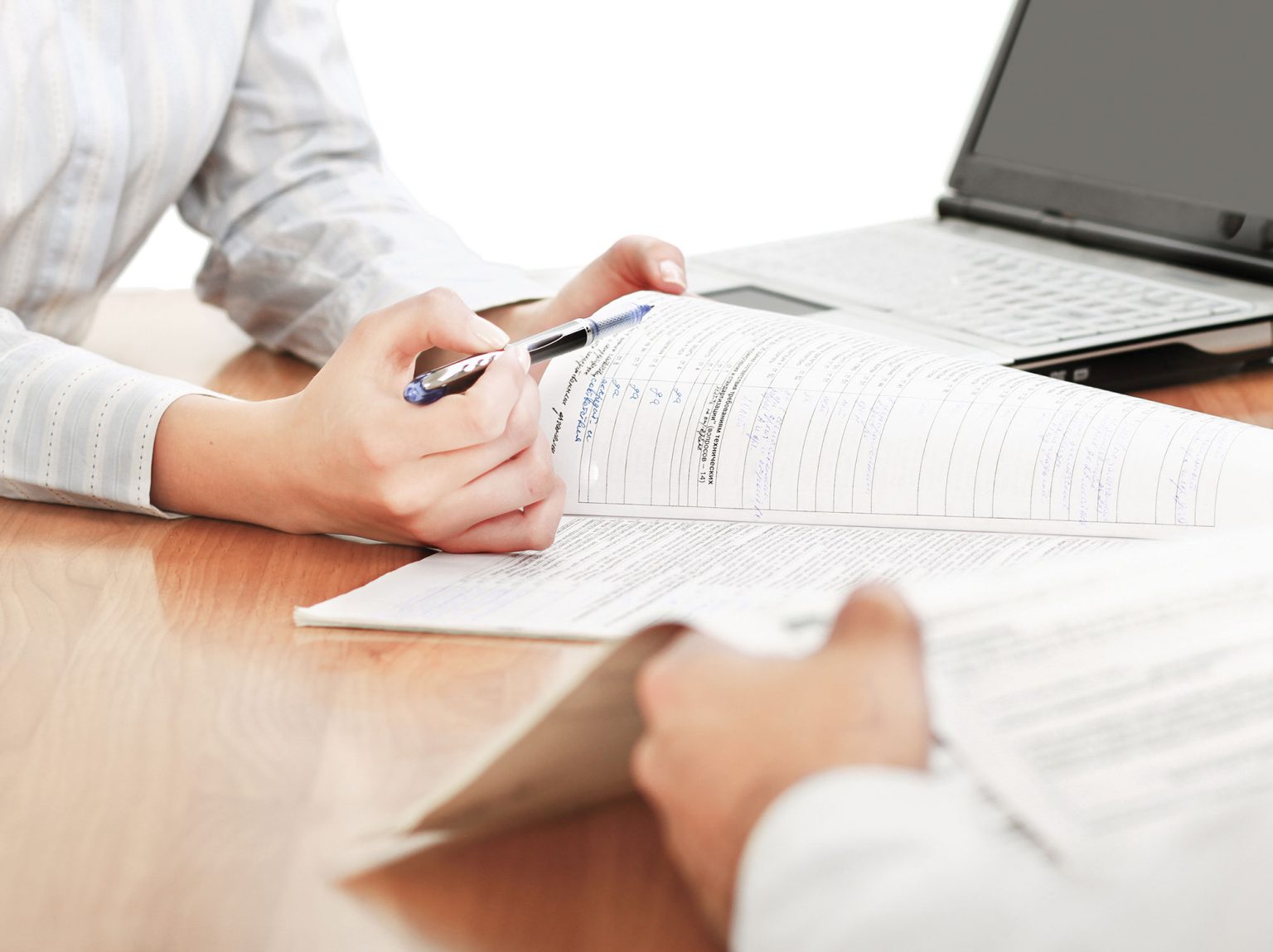 WHAT ARE THE MAIN ADVANTAGES AND DISADVANTAGES OF SOLE PROPRIETORSHIPS